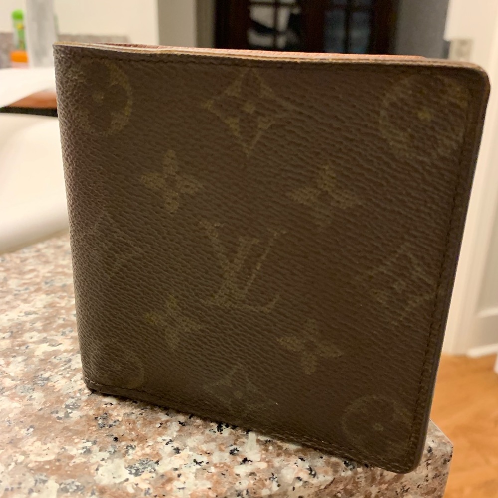 Louis Vuitton Mens Marco Bifold Wallet